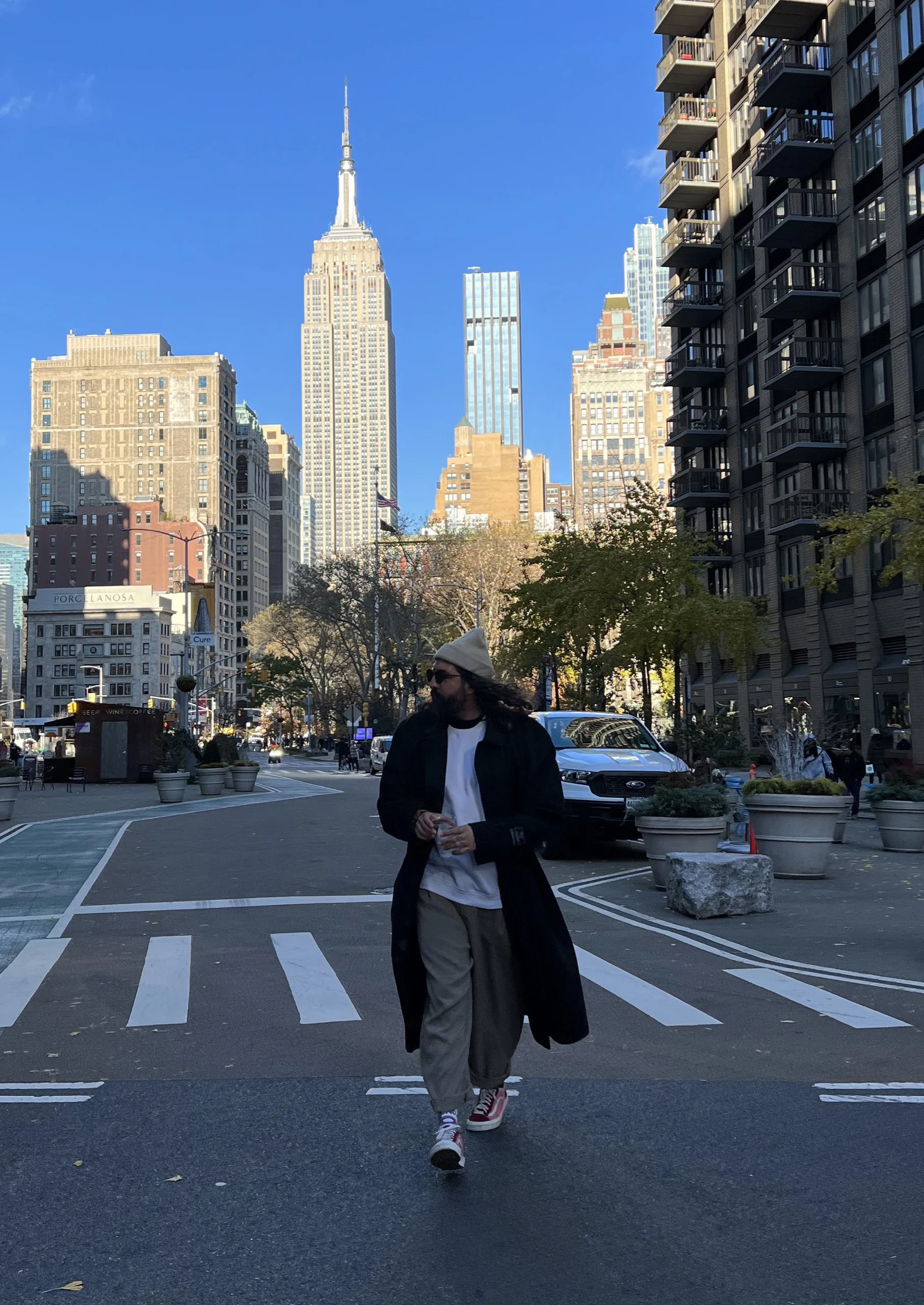 VIK.T caminando por Manhattan